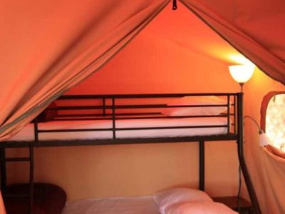 Cliquez pour découvrir toutes les photos de l'HÉBERGEMENT ! tente en toile et bois - L'Esplanade photo 5