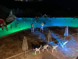 Camping Pas Cher vous présente avec son site Officiel campingpascher.fr, le Camping L'Esplanade classé 4 étoiles, situé sur la commune de Olmeto Plage dans le département Corse Du Sud (Corse) en France. Le camping L'Esplanade, vous présente un hébergement de type chalet de 25 m² pour 5 personnes avec climatisation. Le camping L'Esplanade vous propose du mercredi 01 avril au mercredi 08 avril 2026 pour 7 nuits à 608.3€. Cette location propose 83 dates différentes pour réserver votre séjour. Découvrez également les 13 autres gammes d'hébergements du camping. Les Avis clients pour le Camping L'Esplanade sont de 7 sur 10. Mer, Piscine chauffée, Piscine extérieure, Animations familiales, Aire de jeux enfants, Canoë-kayak, Canyoning, Centre équestre, Court de tennis, Jet-ski, Location de bateaux, Paddle, Ping-pong, Planche à voile, Plongée, Pétanque, Salle de fitness, Terrain de football, Terrain multisports, Bar, Boulangerie, Brasserie, Bureau de tabac, Dépôt de pain, Restaurant, Station-service, Supermarché, Épicerie,... En savoir plus : cliquez-ICI.