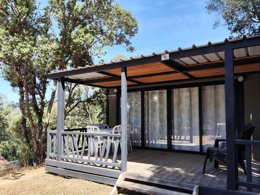 Camping Pas Cher vous présente avec son site Officiel campingpascher.fr, le Camping L'Esplanade classé 4 étoiles, situé sur la commune de Olmeto Plage dans le département Corse Du Sud (Corse) en France. Le camping L'Esplanade, vous présente un hébergement de type chalet de 35 m² pour 5 personnes avec climatisation. Le camping L'Esplanade vous propose du mercredi 01 avril au mercredi 08 avril 2026 pour 7 nuits à 700.7€. Cette location propose 82 dates différentes pour réserver votre séjour. Découvrez également les 13 autres gammes d'hébergements du camping. Les Avis clients pour le Camping L'Esplanade sont de 7 sur 10. Mer, Piscine chauffée, Piscine extérieure, Animations familiales, Aire de jeux enfants, Canoë-kayak, Canyoning, Centre équestre, Court de tennis, Jet-ski, Location de bateaux, Paddle, Ping-pong, Planche à voile, Plongée, Pétanque, Salle de fitness, Terrain de football, Terrain multisports, Bar, Boulangerie, Brasserie, Bureau de tabac, Dépôt de pain, Restaurant, Station-service, Supermarché, Épicerie,... En savoir plus : cliquez-ICI.