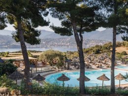 Camping Pas Cher vous présente avec son site Officiel campingpascher.fr, le Camping Vigna Maggiore classé 3 étoiles, situé sur la commune de Olmeto dans le département Corse Du Sud (Corse) en France. Le camping Vigna Maggiore, vous présente un hébergement de type tente en toile et bois de 23 m² pour 1 personne. Le camping Vigna Maggiore vous propose du jeudi 01 octobre au jeudi 08 octobre 2026 pour 7 nuits à 300€. Cette location propose 20 dates différentes pour réserver votre séjour. Découvrez également les 5 autres gammes d'hébergements du camping. Les Avis clients pour le Camping Vigna Maggiore sont excellents avec une note moyenne de 8 sur 10. MerRivière, Piscine chauffée, Piscine extérieure, Aire de jeux enfants, Canoë-kayak, Parcours sportif, Ping-pong, Planche à voile, Randonnée, Bar, Pizzeria, Snack/Bar, Épicerie,... En savoir plus : cliquez-ICI.