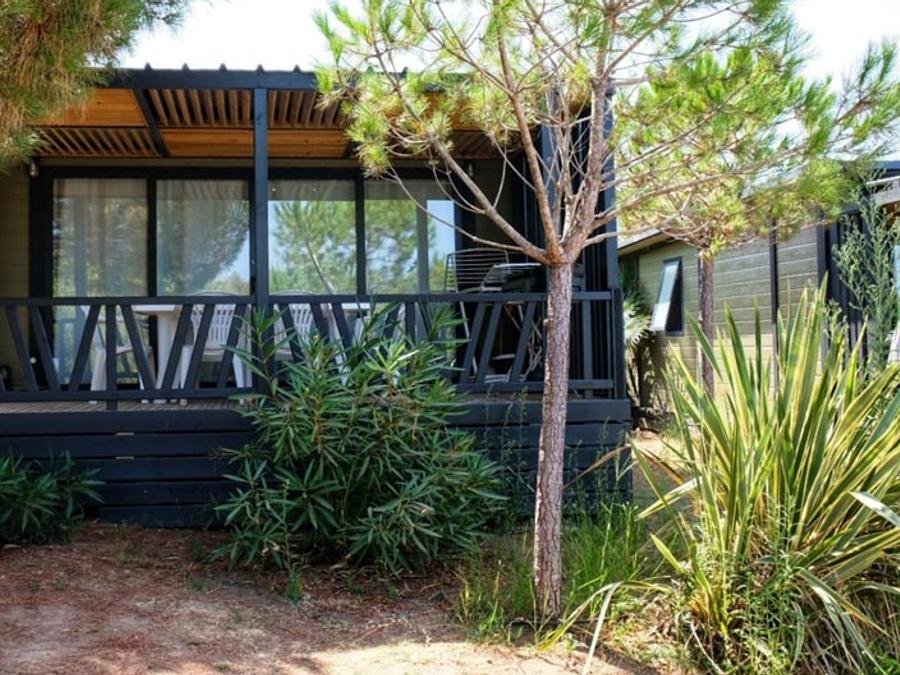 Camping Pas Cher vous présente avec son site Officiel campingpascher.fr, le Camping Ras L'Bol classé 3 étoiles, situé sur la commune de Olmeto Plage dans le département Corse Du Sud (Corse) en France. Le camping Ras L'Bol vous propose un hébergement de type bungalow pour 5 personnes. L'établissement vous propose 7 autres types d'hébergements. Découvrez tous nos séjours à petits prix dans la commune et aux alentours de Olmeto Plage du département : Corse Du Sud (Corse). Les Avis clients pour le Camping Ras L'Bol sont excellents avec une note moyenne de 8 sur 10. Mer, Piscine chauffée, Piscine extérieure, Aire de jeux enfants, Canyoning, Centre équestre, Location de bateaux, Ping-pong, Randonnée, Bar, Pizzeria, Épicerie,... En savoir plus : cliquez-ICI.