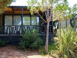 Camping Pas Cher vous présente avec son site Officiel campingpascher.fr, le Camping Ras L'Bol classé 3 étoiles, situé sur la commune de Olmeto Plage dans le département Corse Du Sud (Corse) en France. Le camping Ras L'Bol vous propose un hébergement de type bungalow pour 5 personnes. L'établissement vous propose 7 autres types d'hébergements. Découvrez tous nos séjours à petits prix dans la commune et aux alentours de Olmeto Plage du département : Corse Du Sud (Corse). Les Avis clients pour le Camping Ras L'Bol sont excellents avec une note moyenne de 8 sur 10. Mer, Piscine chauffée, Piscine extérieure, Aire de jeux enfants, Canyoning, Centre équestre, Location de bateaux, Ping-pong, Randonnée, Bar, Pizzeria, Épicerie,... En savoir plus : cliquez-ICI.