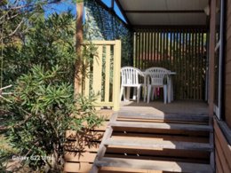 Camping Pas Cher vous présente avec son site Officiel campingpascher.fr, le Camping Ras L'Bol classé 3 étoiles, situé sur la commune de Olmeto Plage dans le département Corse Du Sud (Corse) en France. Le camping Ras L'Bol, vous présente un hébergement de type bungalow pour 4 personnes. Le camping Ras L'Bol vous propose du jeudi 24 septembre au jeudi 01 octobre 2026, en promotion à -15% pour 7 nuits à 357 € au lieu de 420,0 € soit une Économie de 63 €. Cette location propose 130 dates différentes pour réserver votre séjour. Découvrez également les 7 autres gammes d'hébergements du camping. Les Avis clients pour le Camping Ras L'Bol sont excellents avec une note moyenne de 8 sur 10. Mer, Piscine chauffée, Piscine extérieure, Aire de jeux enfants, Canyoning, Centre équestre, Location de bateaux, Ping-pong, Randonnée, Bar, Pizzeria, Épicerie,... En savoir plus : cliquez-ICI.