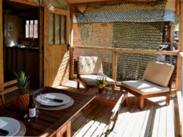 Camping Pas Cher vous présente avec son site Officiel campingpascher.fr, le Camping Ras L'Bol classé 3 étoiles, situé sur la commune de Olmeto Plage dans le département Corse Du Sud (Corse) en France. Le camping Ras L'Bol vous propose un hébergement de type tente en toile et bois pour 5 personnes. L'établissement vous propose 7 autres types d'hébergements. Découvrez tous nos séjours à petits prix dans la commune et aux alentours de Olmeto Plage du département : Corse Du Sud (Corse). Les Avis clients pour le Camping Ras L'Bol sont excellents avec une note moyenne de 8 sur 10. Mer, Piscine chauffée, Piscine extérieure, Aire de jeux enfants, Canyoning, Centre équestre, Location de bateaux, Ping-pong, Randonnée, Bar, Pizzeria, Épicerie,... En savoir plus : cliquez-ICI.