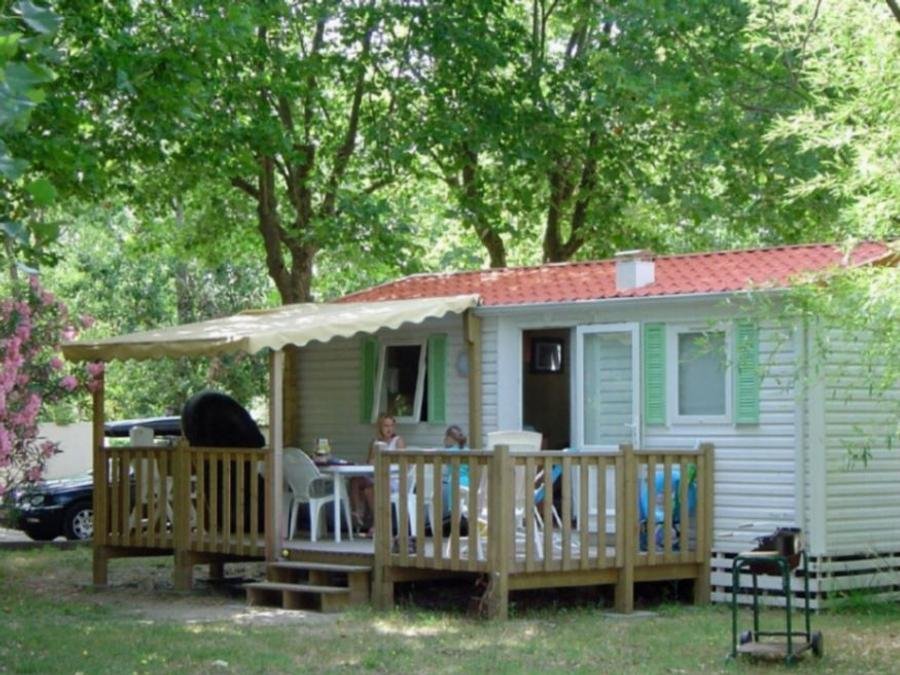 Camping Pas Cher vous présente avec son site Officiel campingpascher.fr, le Camping U Casone classé 3 étoiles, situé sur la commune de Ghisonaccia dans le département Corse Du Nord (Corse) en France. Le camping U Casone vous propose un hébergement de type mobil-home de 26 m² pour 5 personnes. L'établissement vous propose 20 autres types d'hébergements. Découvrez tous nos séjours à petits prix dans la commune et aux alentours de Ghisonaccia du département : Corse Du Nord (Corse). Les Avis clients pour le Camping U Casone sont excellents avec une note moyenne de 8 sur 10. Mer, Piscine extérieure, Animation enfants, Aire de jeux enfants, Ping-pong, Plongée, Pétanque, Terrain de volley-ball, Terrain multisports, Bar, Pizzeria, Station-service, Supermarché, Épicerie,... En savoir plus : cliquez-ICI.