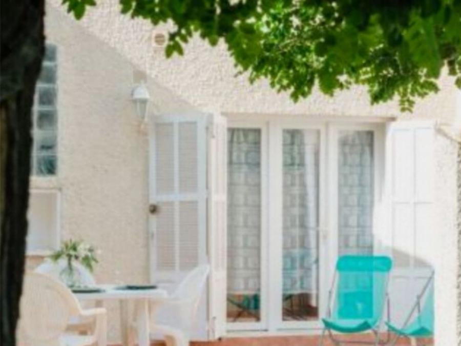 Camping Pas Cher vous présente avec son site Officiel campingpascher.fr, le Camping U Casone classé 3 étoiles, situé sur la commune de Ghisonaccia dans le département Corse Du Nord (Corse) en France. Le camping U Casone vous propose un hébergement de type appartement de 44 m². L'établissement vous propose 20 autres types d'hébergements. Découvrez tous nos séjours à petits prix dans la commune et aux alentours de Ghisonaccia du département : Corse Du Nord (Corse). Les Avis clients pour le Camping U Casone sont excellents avec une note moyenne de 8 sur 10. Mer, Piscine extérieure, Animation enfants, Aire de jeux enfants, Baby-foot, Canyoning, Centre équestre, Ping-pong, Plongée, Pétanque, Randonnée, Terrain de volley-ball, Terrain multisports, Bar, Boulangerie, Bureau de tabac, Dépôt de pain, Restaurant, Station-service, Supermarché, Épicerie,... En savoir plus : cliquez-ICI.