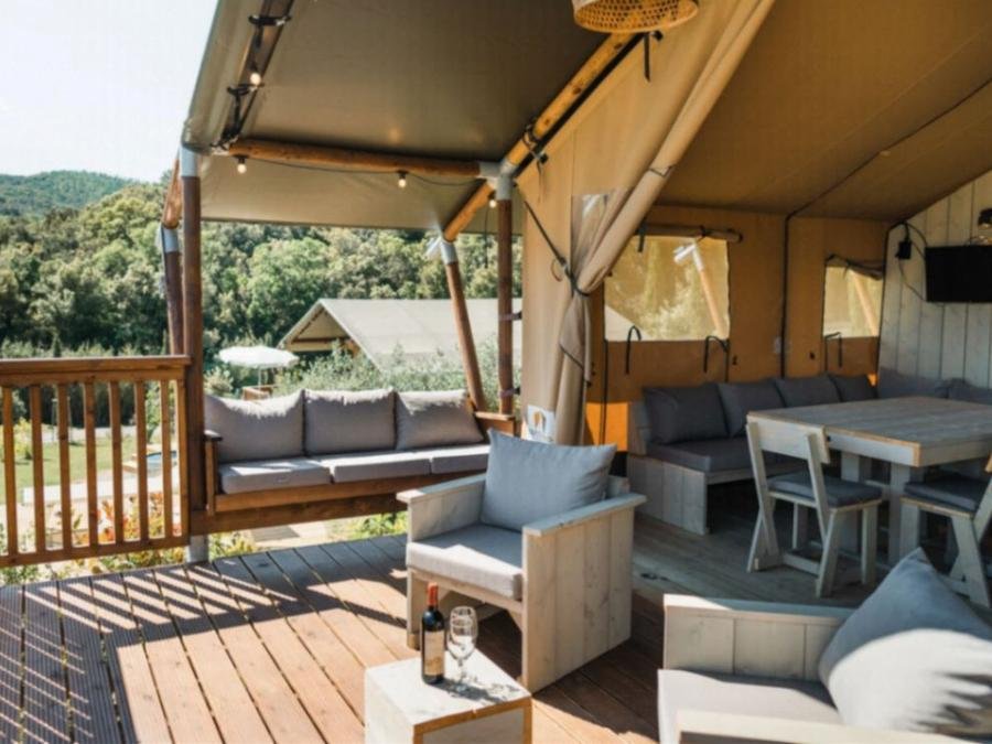 Camping Pas Cher vous présente avec son site Officiel campingpascher.fr, le Camping U Casone classé 3 étoiles, situé sur la commune de Ghisonaccia dans le département Corse Du Nord (Corse) en France. Le camping U Casone vous propose un hébergement de type tente en toile et bois de 34 m². L'établissement vous propose 21 autres types d'hébergements. Découvrez tous nos séjours à petits prix dans la commune et aux alentours de Ghisonaccia du département : Corse Du Nord (Corse). Les Avis clients pour le Camping U Casone sont excellents avec une note moyenne de 8 sur 10. Mer, Piscine extérieure, Animation enfants, Aire de jeux enfants, Baby-foot, Canyoning, Centre équestre, Ping-pong, Plongée, Pétanque, Randonnée, Terrain de volley-ball, Terrain multisports, Bar, Boulangerie, Bureau de tabac, Dépôt de pain, Restaurant, Station-service, Supermarché, Épicerie,... En savoir plus : cliquez-ICI.