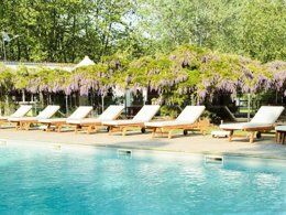 Camping Pas Cher vous présente avec son site Officiel campingpascher.fr, le Camping U Casone classé 3 étoiles, situé sur la commune de Ghisonaccia dans le département Corse Du Nord (Corse) en France. Le camping U Casone, vous présente un hébergement de type lodge de 16 m². Le camping U Casone vous propose du jeudi 07 mai au jeudi 14 mai 2026 pour 7 nuits à 308€. Cette location propose 105 dates différentes pour réserver votre séjour. Découvrez également les 15 autres gammes d'hébergements du camping. Les Avis clients pour le Camping U Casone sont excellents avec une note moyenne de 8 sur 10. Mer, Piscine extérieure, Animation enfants, Aire de jeux enfants, Ping-pong, Plongée, Pétanque, Terrain de volley-ball, Terrain multisports, Bar, Pizzeria, Station-service, Supermarché, Épicerie,... En savoir plus : cliquez-ICI.