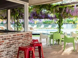 Camping Pas Cher vous présente avec son site Officiel campingpascher.fr, le Camping U Casone classé 3 étoiles, situé sur la commune de Ghisonaccia dans le département Corse Du Nord (Corse) en France. Le camping U Casone, vous présente un hébergement de type appartement de 35 m². Le camping U Casone vous propose du jeudi 07 mai au jeudi 14 mai 2026 pour 7 nuits à 462€. Cette location propose 108 dates différentes pour réserver votre séjour. Découvrez également les 15 autres gammes d'hébergements du camping. Les Avis clients pour le Camping U Casone sont excellents avec une note moyenne de 8 sur 10. Mer, Piscine extérieure, Animation enfants, Aire de jeux enfants, Ping-pong, Plongée, Pétanque, Terrain de volley-ball, Terrain multisports, Bar, Pizzeria, Station-service, Supermarché, Épicerie,... En savoir plus : cliquez-ICI.