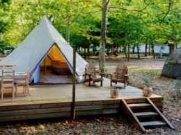 Camping Pas Cher vous présente avec son site Officiel campingpascher.fr, le Camping U Casone classé 3 étoiles, situé sur la commune de Ghisonaccia dans le département Corse Du Nord (Corse) en France. Le camping U Casone, vous présente un hébergement de type tente de 15 m² pour 5 personnes. Le camping U Casone vous propose du jeudi 07 mai au jeudi 14 mai 2026 pour 7 nuits à 287€. Cette location propose 98 dates différentes pour réserver votre séjour. Découvrez également les 15 autres gammes d'hébergements du camping. Les Avis clients pour le Camping U Casone sont excellents avec une note moyenne de 8 sur 10. Mer, Piscine extérieure, Animation enfants, Aire de jeux enfants, Ping-pong, Plongée, Pétanque, Terrain de volley-ball, Terrain multisports, Bar, Pizzeria, Station-service, Supermarché, Épicerie,... En savoir plus : cliquez-ICI.
