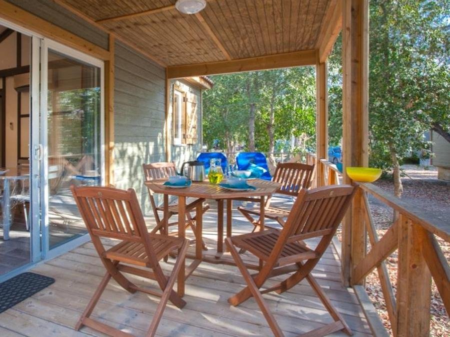 Camping Pas Cher vous présente avec son site Officiel campingpascher.fr, le Camping Bagheera Naturiste classé 4 étoiles, situé sur la commune de Bravone dans le département Corse Du Nord (Corse) en France. Le camping Bagheera Naturiste, vous présente un hébergement de type chalet de 40 m² avec climatisation et télévision. Le camping Bagheera Naturiste vous propose du vendredi 02 octobre au vendredi 09 octobre 2026 pour 7 nuits à 955.8€. Cette location propose 65 dates différentes pour réserver votre séjour. Découvrez également les 10 autres gammes d'hébergements du camping. Mer, Animation enfants, Animations familiales, Aire de jeux enfants, Canoë-kayak, Court de tennis, Paddle, Parcours sportif, Ping-pong, Piscine, Plongée, Pétanque, Terrain de basketball, Terrain de beach-volley, Trampoline, Dépôt de pain, Restaurant, Snack/Bar, Station-service, Supermarché, Épicerie,... En savoir plus : cliquez-ICI.
