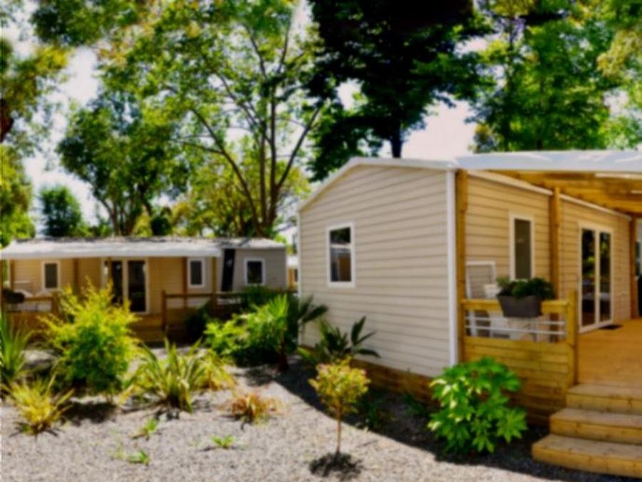 Camping Pas Cher vous présente avec son site Officiel campingpascher.fr, le Camping Merendella classé 4 étoiles, situé sur la commune de San Nicolao dans le département Corse Du Nord (Corse) en France. Le camping Merendella vous propose un hébergement de type mobil-home de 37 m² pour 6 personnes avec climatisation (télévision). L'établissement vous propose 27 autres types d'hébergements. Découvrez tous nos séjours à petits prix dans la commune et aux alentours de San Nicolao du département : Corse Du Nord (Corse). Les Avis clients pour le Camping Merendella sont excellents avec une note moyenne de 8 sur 10. Mer, Piscine chauffée, Piscine couverte, Animations familiales, Club enfants, Aire de jeux enfants, Canoë-kayak, Centre équestre, Court de tennis, Golf, Jet-ski, Location de bateaux, Parcours sportif, Ping-pong, Plongée, Pétanque, Randonnée, Salle de fitness, Salle de jeux vidéo, Trampoline, Bar, Dépôt de pain, Pizzeria, Restaurant, Épicerie,... En savoir plus : cliquez-ICI.