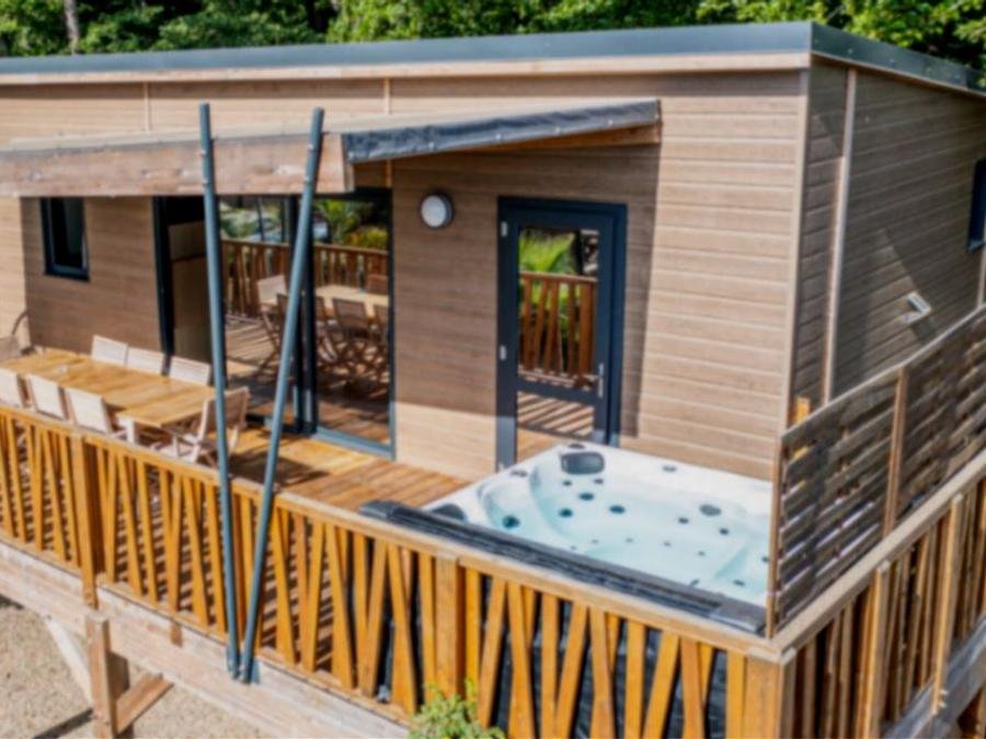 Camping Pas Cher vous présente avec son site Officiel campingpascher.fr, le Camping Merendella classé 4 étoiles, situé sur la commune de San Nicolao dans le département Corse Du Nord (Corse) en France. Le camping Merendella vous propose un hébergement de type lodge avec climatisation (télévision). L'établissement vous propose 27 autres types d'hébergements. Découvrez tous nos séjours à petits prix dans la commune et aux alentours de San Nicolao du département : Corse Du Nord (Corse). Les Avis clients pour le Camping Merendella sont excellents avec une note moyenne de 8 sur 10. Mer, Piscine chauffée, Piscine couverte, Animations familiales, Club enfants, Aire de jeux enfants, Canoë-kayak, Centre équestre, Court de tennis, Golf, Jet-ski, Location de bateaux, Parcours sportif, Ping-pong, Plongée, Pétanque, Randonnée, Salle de fitness, Salle de jeux vidéo, Trampoline, Bar, Dépôt de pain, Pizzeria, Restaurant, Épicerie,... En savoir plus : cliquez-ICI.