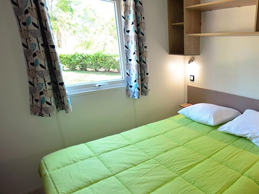 Camping Pas Cher vous présente avec son site Officiel campingpascher.fr, le Camping Merendella classé 4 étoiles, situé sur la commune de San Nicolao dans le département Corse Du Nord (Corse) en France. Le camping Merendella vous propose un hébergement de type mobil-home de 31 m² pour 4 personnes avec climatisation (télévision). L'établissement vous propose 27 autres types d'hébergements. Découvrez tous nos séjours à petits prix dans la commune et aux alentours de San Nicolao du département : Corse Du Nord (Corse). Les Avis clients pour le Camping Merendella sont excellents avec une note moyenne de 8 sur 10. Mer, Piscine chauffée, Piscine couverte, Animations familiales, Club enfants, Aire de jeux enfants, Canoë-kayak, Centre équestre, Court de tennis, Golf, Jet-ski, Location de bateaux, Parcours sportif, Ping-pong, Plongée, Pétanque, Randonnée, Salle de fitness, Salle de jeux vidéo, Trampoline, Bar, Dépôt de pain, Pizzeria, Restaurant, Épicerie,... En savoir plus : cliquez-ICI.