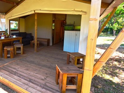 Cliquez pour découvrir toutes les photos de l'HÉBERGEMENT ! tente en toile et bois - Merendella photo 2