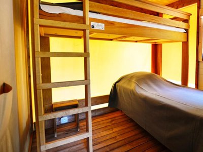 Cliquez pour découvrir toutes les photos de l'HÉBERGEMENT ! tente en toile et bois - Merendella photo 5