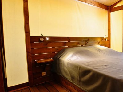 Cliquez pour découvrir toutes les photos de l'HÉBERGEMENT ! tente en toile et bois - Merendella photo 6