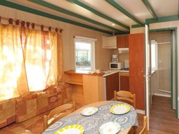 Camping Pas Cher vous présente avec son site Officiel campingpascher.fr, le Camping Merendella classé 4 étoiles, situé sur la commune de San Nicolao dans le département Corse Du Nord (Corse) en France. Le camping Merendella, vous présente un hébergement de type chalet de 25 m² pour 3 personnes et télévision. Le camping Merendella vous propose du sam. 13 décembre au sam. 20 décembre 2025 avec un DÉPART DEMAIN pour 7 nuits à 294€. Cette location propose 291 dates différentes pour réserver votre séjour. Découvrez également les 27 autres gammes d'hébergements du camping. Les Avis clients pour le Camping Merendella sont excellents avec une note moyenne de 8 sur 10. Mer, Piscine chauffée, Piscine couverte, Animations familiales, Club enfants, Aire de jeux enfants, Canoë-kayak, Centre équestre, Court de tennis, Golf, Jet-ski, Location de bateaux, Parcours sportif, Ping-pong, Plongée, Pétanque, Randonnée, Salle de fitness, Salle de jeux vidéo, Trampoline, Bar, Dépôt de pain, Pizzeria, Restaurant, Épicerie,... En savoir plus : cliquez-ICI.