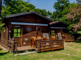 Camping Pas Cher vous présente avec son site Officiel campingpascher.fr, le Camping Merendella classé 4 étoiles, situé sur la commune de San Nicolao dans le département Corse Du Nord (Corse) en France. Le camping Merendella vous propose un hébergement de type chalet pour 1 personne. L'établissement vous propose 27 autres types d'hébergements. Découvrez tous nos séjours à petits prix dans la commune et aux alentours de San Nicolao du département : Corse Du Nord (Corse). Les Avis clients pour le Camping Merendella sont excellents avec une note moyenne de 8 sur 10. Mer, Piscine chauffée, Piscine couverte, Animations familiales, Club enfants, Aire de jeux enfants, Canoë-kayak, Centre équestre, Court de tennis, Golf, Jet-ski, Location de bateaux, Parcours sportif, Ping-pong, Plongée, Pétanque, Randonnée, Salle de fitness, Salle de jeux vidéo, Trampoline, Bar, Dépôt de pain, Pizzeria, Restaurant, Épicerie,... En savoir plus : cliquez-ICI.