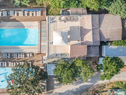 Camping Pas Cher vous présente avec son site Officiel campingpascher.fr, le Camping Merendella classé 4 étoiles, situé sur la commune de San Nicolao dans le département Corse Du Nord (Corse) en France. Le camping Merendella, vous présente un hébergement de type chalet de 25 m² pour 3 personnes avec climatisation et télévision. Le camping Merendella vous propose du sam. 13 décembre au sam. 20 décembre 2025 avec un DÉPART DEMAIN pour 7 nuits à 315€. Cette location propose 273 dates différentes pour réserver votre séjour. Découvrez également les 27 autres gammes d'hébergements du camping. Les Avis clients pour le Camping Merendella sont excellents avec une note moyenne de 8 sur 10. Mer, Piscine chauffée, Piscine couverte, Animations familiales, Club enfants, Aire de jeux enfants, Canoë-kayak, Centre équestre, Court de tennis, Golf, Jet-ski, Location de bateaux, Parcours sportif, Ping-pong, Plongée, Pétanque, Randonnée, Salle de fitness, Salle de jeux vidéo, Trampoline, Bar, Dépôt de pain, Pizzeria, Restaurant, Épicerie,... En savoir plus : cliquez-ICI.