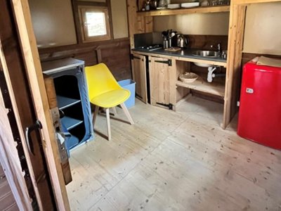 Cliquez pour découvrir toutes les photos de l'HÉBERGEMENT ! tente en toile et bois - La Prade photo 3