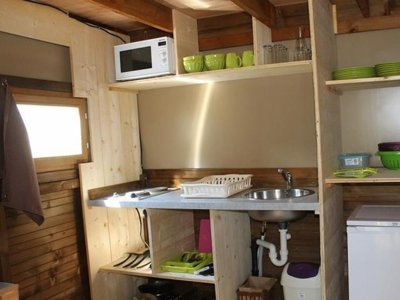 Cliquez pour découvrir toutes les photos de l'HÉBERGEMENT ! tente en toile et bois - La Prade photo 4