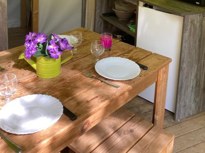 Cliquez pour découvrir toutes les photos de l'HÉBERGEMENT ! tente en toile et bois - Les Bois De Prayssac photo 3