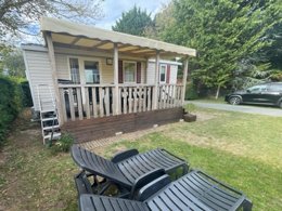 Camping Pas Cher vous présente avec son site Officiel campingpascher.fr, le Camping Tour Opérateur Et Particuliers Sur Camping Les Charmettes -Funpass Non Inclus classé 4 étoiles, situé sur la commune de La Palmyre dans le département Charente-maritime (Poitou Charentes) en France. Le camping Tour Opérateur Et Particuliers Sur Camping Les Charmettes - Funpass Non Inclus, vous présente un hébergement de type mobil-home de 32 m² et télévision. Le camping Tour Opérateur Et Particuliers Sur Camping Les Charmettes - Funpass Non Inclus vous propose du sam. 16 mai au sam. 23 mai 2026 pour 7 nuits à 215€. Cette location propose 19 dates différentes pour réserver votre séjour. Découvrez également les 6 autres gammes d'hébergements du camping. Les Avis clients pour le Camping Tour Opérateur Et Particuliers Sur Camping Les Charmettes -Funpass Non Inclus sont de 7 sur 10. Parc aquatique, Piscine couverte, Piscine extérieure, Animations familiales, Club enfants, Aire de jeux enfants, Canoë-kayak, Centre équestre, Court de tennis, Ping-pong, Piscine, Plongée, Pétanque, Randonnée, Structure gonflable enfants, Terrain multisports, Bar, Plats à emporter, Snack/Bar, Épicerie,... En savoir plus : cliquez-ICI.