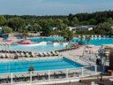 Camping Pas Cher vous présente avec son site Officiel campingpascher.fr, le Camping Tour Opérateur Et Particuliers Sur Camping La Réserve - Funpass Non Inclus classé 4 étoiles, situé sur la commune de Gastes dans le département Landes (Aquitaine) en France. Le camping Tour Opérateur Et Particuliers Sur Camping La Réserve - Funpass Non Inclus, vous présente un hébergement de type mobil-home de 40 m² avec climatisation et télévision. Le camping Tour Opérateur Et Particuliers Sur Camping La Réserve - Funpass Non Inclus vous propose du sam. 13 juin au sam. 20 juin 2026 pour 7 nuits à 330€. Cette location propose 12 dates différentes pour réserver votre séjour. Découvrez également les 7 autres gammes d'hébergements du camping. Les Avis clients pour le Camping Tour Opérateur Et Particuliers Sur Camping La Réserve - Funpass Non Inclus sont excellents avec une note moyenne de 8 sur 10. Parc aquatique, Piscine couverte, Piscine extérieure, Club enfants, Aire de jeux enfants, Canoë-kayak, Centre équestre, Court de tennis, Cyclisme, Golf, Location de bateaux, Parcours sportif, Ping-pong, Piscine, Pétanque, Randonnée, Terrain multisports, Bar, Dépôt de pain, Plats à emporter, Épicerie,... En savoir plus : cliquez-ICI.