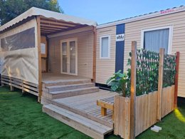 Camping Pas Cher vous présente avec son site Officiel campingpascher.fr, le Camping Tour Opérateur Et Particuliers Sur Camping Mar Estang - Funpass Non Inclus classé 4 étoiles, situé sur la commune de Canet En Roussillon dans le département Pyrénées-orientales (Languedoc Roussillon) en France. Le camping Tour Opérateur Et Particuliers Sur Camping Mar Estang - Funpass Non Inclus vous propose un hébergement de type mobil-home de 40 m² avec climatisation (télévision). L'établissement vous propose 15 autres types d'hébergements. Découvrez tous nos séjours à petits prix dans la commune et aux alentours de Canet En Roussillon du département : Pyrénées-orientales (Languedoc Roussillon). Les Avis clients pour le Camping Tour Opérateur Et Particuliers Sur Camping Mar Estang - Funpass Non Inclus sont excellents avec une note moyenne de 8 sur 10. Piscine couverte, Piscine extérieure, Animations familiales, Club enfants, Aire de jeux enfants, Centre équestre, Court de tennis, Golf, Pétanque, Salle de fitness, Terrain multisports, Bar, Plats à emporter, Snack/Bar, Épicerie,... En savoir plus : cliquez-ICI.