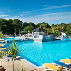 Camping Pas Cher vous présente avec son site Officiel campingpascher.fr, le Établissement Tour Opérateur Et Particuliers Sur De Kerlann - Funpass Non Inclus, situé sur la commune de Pont Aven dans le département Finistere (Bretagne) en France. L'établissement Tour Opérateur Et Particuliers Sur De Kerlann - Funpass Non Inclus vous propose un hébergement de type mobilhome de 44 m². L'établissement vous propose 10 autres types d'hébergements. Découvrez tous nos séjours à petits prix dans la commune et aux alentours de Pont Aven du département : Finistere (Bretagne).... En savoir plus : cliquez-ICI.