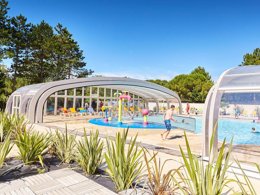 Camping Pas Cher vous présente avec son site Officiel campingpascher.fr, le Camping Tour Opérateur Et Particuliers Sur Camping Le Bois Dormant - Fun Pass Non Inclus classé 4 étoiles, situé sur la commune de Saint Jean De Monts dans le département Vendée (Pays De La Loire) en France. Le camping Tour Opérateur Et Particuliers Sur Camping Le Bois Dormant - Fun Pass Non Inclus vous propose un hébergement de type mobil-home. L'établissement vous propose un autre type d'hébergement. Découvrez tous nos séjours à petits prix dans la commune et aux alentours de Saint Jean De Monts du département : Vendée (Pays De La Loire). Piscine couverte, Piscine extérieure, Animations familiales, Club enfants, Pétanque, Terrain multisports, Bar, Dépôt de pain, Pizzeria, Plats à emporter, Épicerie,... En savoir plus : cliquez-ICI.