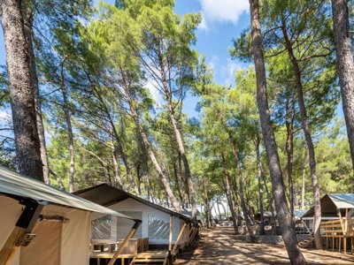Cliquez pour découvrir toutes les photos de l'HÉBERGEMENT ! tente en toile et bois - Krk Premium Resort photo 7
