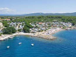 Camping Pas Cher vous présente avec son site Officiel campingpascher.fr, le Camping Krk Premium Resort classé 5 étoiles, situé sur la commune de Krk/malinska dans le département Istrie (Istrie) en Croatie. Le camping Krk Premium Resort vous propose un hébergement de type mobil-home de 24 m² avec climatisation. L'établissement vous propose 6 autres types d'hébergements. Découvrez tous nos séjours à petits prix dans la commune et aux alentours de Krk/malinska du département : Istrie (Istrie). Piscine chauffée, Piscine extérieure, Animation ados, Animations familiales, Club enfants, Aire de jeux enfants, Canoë-kayak, Court de tennis, Cyclisme, Ping-pong, Piscine, Plongée, Pédalo, Randonnée, Salle de fitness, Salle de jeux vidéo, Ski nautique, Terrain de badminton, Terrain de basketball, Terrain de beach-volley, Terrain de volley-ball, Terrain multisports, Trampoline, Bar, Dépôt de pain, Pizzeria, Plats à emporter, Restaurant, Snack/Bar, Épicerie,... En savoir plus : cliquez-ICI.