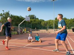 Camping Pas Cher vous présente avec son site Officiel campingpascher.fr, le Camping Krk Premium Resort classé 5 étoiles, situé sur la commune de Krk/malinska dans le département Istrie (Istrie) en Croatie. Le camping Krk Premium Resort vous propose un hébergement de type mobil-home de 32 m² avec climatisation. L'établissement vous propose 6 autres types d'hébergements. Découvrez tous nos séjours à petits prix dans la commune et aux alentours de Krk/malinska du département : Istrie (Istrie). Piscine chauffée, Piscine extérieure, Animation ados, Animations familiales, Club enfants, Aire de jeux enfants, Canoë-kayak, Court de tennis, Cyclisme, Ping-pong, Piscine, Plongée, Pédalo, Randonnée, Salle de fitness, Salle de jeux vidéo, Ski nautique, Terrain de badminton, Terrain de basketball, Terrain de beach-volley, Terrain de volley-ball, Terrain multisports, Trampoline, Bar, Dépôt de pain, Pizzeria, Plats à emporter, Restaurant, Snack/Bar, Épicerie,... En savoir plus : cliquez-ICI.