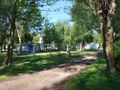Camping Pas Cher vous présente avec son site Officiel campingpascher.fr, le Établissement De La Gare, situé sur la commune de Ur dans le département Pyrenees-orientales (Languedoc-roussillon) en France. L'établissement De La Gare vous propose un hébergement de type bungalow de 12 m². L'établissement vous propose 4 autres types d'hébergements. Découvrez tous nos séjours à petits prix dans la commune et aux alentours de Ur du département : Pyrenees-orientales (Languedoc-roussillon).... En savoir plus : cliquez-ICI.