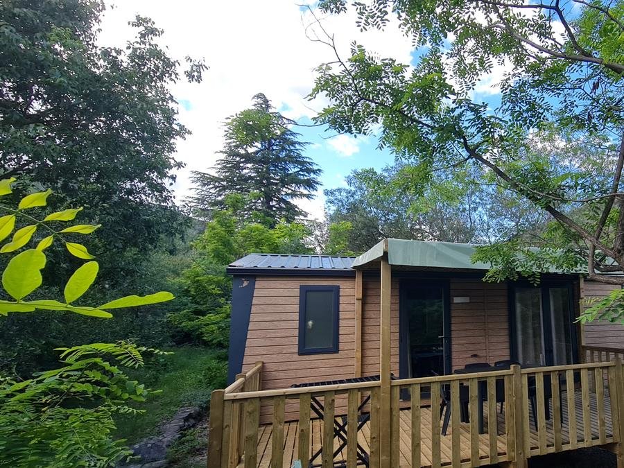 Camping Pas Cher vous présente avec son site Officiel campingpascher.fr, le Camping Du Riuferrer classé 2 étoiles, situé sur la commune de Arles Sur Tech dans le département Pyrénées-orientales (Languedoc Roussillon) en France. Le camping Du Riuferrer, vous présente un hébergement de type mobil-home de 35 m² pour 6 personnes avec climatisation et télévision. Le camping Du Riuferrer vous propose du jeudi 01 octobre au jeudi 08 octobre 2026 pour 7 nuits à 484€. Cette location propose 90 dates différentes pour réserver votre séjour. Découvrez également les 6 autres gammes d'hébergements du camping. Les Avis clients pour le Camping Du Riuferrer sont excellents avec une note moyenne de 8 sur 10. Rivière, Piscine extérieure, Animations familiales, Aire de jeux enfants, Centre équestre, Court de tennis, Cyclisme, Location de bateaux, Planche à voile, Plongée, Pétanque, Randonnée, Terrain de football, Bar, Brasserie, Bureau de tabac, Dépôt de pain, Pizzeria, Snack/Bar, Station-service, Supermarché, Épicerie,... En savoir plus : cliquez-ICI.