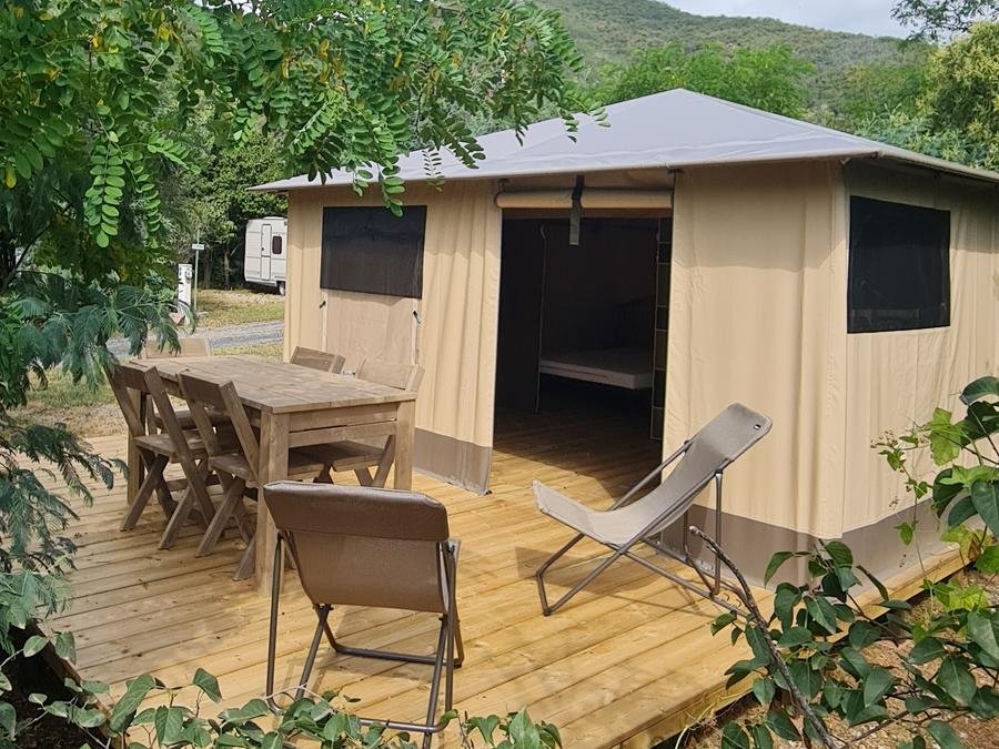 Camping Pas Cher vous présente avec son site Officiel campingpascher.fr, le Camping Du Riuferrer classé 2 étoiles, situé sur la commune de Arles Sur Tech dans le département Pyrénées-orientales (Languedoc Roussillon) en France. Le camping Du Riuferrer, vous présente un hébergement de type bungalow toilé de 20 m² pour 4 personnes. Le camping Du Riuferrer vous propose du jeudi 01 octobre au jeudi 08 octobre 2026 pour 7 nuits à 309€. Cette location propose 91 dates différentes pour réserver votre séjour. Découvrez également les 6 autres gammes d'hébergements du camping. Les Avis clients pour le Camping Du Riuferrer sont excellents avec une note moyenne de 8 sur 10. Rivière, Piscine extérieure, Animations familiales, Aire de jeux enfants, Centre équestre, Court de tennis, Cyclisme, Location de bateaux, Planche à voile, Plongée, Pétanque, Randonnée, Terrain de football, Bar, Brasserie, Bureau de tabac, Dépôt de pain, Pizzeria, Snack/Bar, Station-service, Supermarché, Épicerie,... En savoir plus : cliquez-ICI.