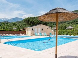 Camping Pas Cher vous présente avec son site Officiel campingpascher.fr, le Camping Paradis - Vallespir classé 3 étoiles, situé sur la commune de Arles Sur Tech dans le département Pyrénées-orientales (Languedoc Roussillon) en France. Le camping Paradis - Vallespir, vous présente un hébergement de type mobil-home de 22 m² pour 4 personnes. Le camping Paradis - Vallespir vous proposeun séjour PAS CHER avec une REMISEdu dimanche 30 août au dimanche 06 septembre 2026, en promotion à -40% pour 7 nuits à 289,17 € au lieu de 481,95 € soit une Économie de 192,78 €. Cette location propose 41 dates différentes pour réserver votre séjour. Découvrez également les 12 autres gammes d'hébergements du camping. Les Avis clients pour le Camping Paradis - Vallespir sont excellents avec une note moyenne de 8 sur 10. LacMerRivière, Piscine chauffée, Piscine extérieure, Animations familiales, Club enfants, Aire de jeux enfants, Baby-foot, Court de tennis, Parcours sportif, Ping-pong, Pétanque, Terrain multisports, Trampoline, Bar, Plats à emporter, Restaurant, Épicerie,... En savoir plus : cliquez-ICI.