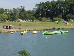 Camping Pas Cher vous présente avec son site Officiel campingpascher.fr, le Camping De La Vallée classé 3 étoiles, situé sur la commune de Saint Jean Pla De Corts dans le département Pyrénées-orientales (Languedoc Roussillon) en France. Le camping De La Vallée, vous présente un hébergement de type mobil-home de 35 m² pour 6 personnes. Le camping De La Vallée vous propose du sam. 04 juillet au sam. 11 juillet 2026 pour 7 nuits à 850€. Cette location propose 2 dates différentes pour réserver votre séjour. Découvrez également les 8 autres gammes d'hébergements du camping. Les Avis clients pour le Camping De La Vallée sont excellents avec une note moyenne de 10 sur 10. Piscine chauffée, Piscine extérieure, Animations familiales, Aire de jeux enfants, Baby-foot, Canoë-kayak, Court de tennis, Ping-pong, Piscine, Pétanque, Randonnée, Salle de jeux vidéo, Terrain de football, Terrain multisports, Bar, Dépôt de pain, Snack/Bar,... En savoir plus : cliquez-ICI.