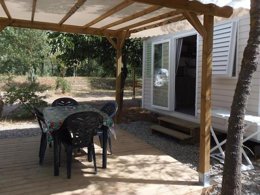 Camping Pas Cher vous présente avec son site Officiel campingpascher.fr, le Camping De La Vallée classé 3 étoiles, situé sur la commune de Saint Jean Pla De Corts dans le département Pyrénées-orientales (Languedoc Roussillon) en France. Le camping De La Vallée, vous présente un hébergement de type mobil-home de 16 m² pour 2 personnes. Le camping De La Vallée vous propose du sam. 04 juillet au sam. 11 juillet 2026 pour 7 nuits à 595€. Cette location propose 2 dates différentes pour réserver votre séjour. Découvrez également les 8 autres gammes d'hébergements du camping. Les Avis clients pour le Camping De La Vallée sont excellents avec une note moyenne de 10 sur 10. Piscine chauffée, Piscine extérieure, Animations familiales, Aire de jeux enfants, Baby-foot, Canoë-kayak, Court de tennis, Ping-pong, Piscine, Pétanque, Randonnée, Salle de jeux vidéo, Terrain de football, Terrain multisports, Bar, Dépôt de pain, Snack/Bar,... En savoir plus : cliquez-ICI.