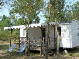 Camping Pas Cher vous présente avec son site Officiel campingpascher.fr, le Camping De La Vallée classé 3 étoiles, situé sur la commune de Saint Jean Pla De Corts dans le département Pyrénées-orientales (Languedoc Roussillon) en France. Le camping De La Vallée, vous présente un hébergement de type mobil-home de 25 m² pour 5 personnes. Le camping De La Vallée vous propose du sam. 04 avril au sam. 11 avril 2026 pour 7 nuits à 345€. Cette location propose 45 dates différentes pour réserver votre séjour. Découvrez également les 8 autres gammes d'hébergements du camping. Les Avis clients pour le Camping De La Vallée sont excellents avec une note moyenne de 10 sur 10. Piscine chauffée, Piscine extérieure, Animations familiales, Aire de jeux enfants, Baby-foot, Canoë-kayak, Court de tennis, Ping-pong, Piscine, Pétanque, Randonnée, Salle de jeux vidéo, Terrain de football, Terrain multisports, Bar, Dépôt de pain, Snack/Bar,... En savoir plus : cliquez-ICI.