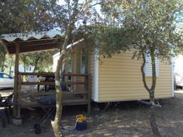 Camping Pas Cher vous présente avec son site Officiel campingpascher.fr, le Camping De La Vallée classé 3 étoiles, situé sur la commune de Saint Jean Pla De Corts dans le département Pyrénées-orientales (Languedoc Roussillon) en France. Le camping De La Vallée, vous présente un hébergement de type mobil-home de 25 m² pour 4 personnes. Le camping De La Vallée vous propose du sam. 02 mai au sam. 09 mai 2026 pour 7 nuits à 405€. Cette location propose 39 dates différentes pour réserver votre séjour. Découvrez également les 8 autres gammes d'hébergements du camping. Les Avis clients pour le Camping De La Vallée sont excellents avec une note moyenne de 10 sur 10. Piscine chauffée, Piscine extérieure, Animations familiales, Aire de jeux enfants, Baby-foot, Canoë-kayak, Court de tennis, Ping-pong, Piscine, Pétanque, Randonnée, Salle de jeux vidéo, Terrain de football, Terrain multisports, Bar, Dépôt de pain, Snack/Bar,... En savoir plus : cliquez-ICI.