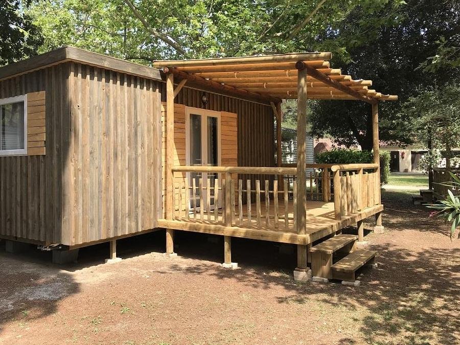 Camping Pas Cher vous présente avec son site Officiel campingpascher.fr, le Camping Les Casteillets classé 3 étoiles, situé sur la commune de Saint Jean Pla De Corts dans le département Pyrénées-orientales (Languedoc Roussillon) en France. Le camping Les Casteillets, vous présente un hébergement de type chalet de 17 m² pour 2 personnes. Le camping Les Casteillets vous propose du sam. 19 septembre au sam. 26 septembre 2026 pour 7 nuits à 230€. Cette location propose 62 dates différentes pour réserver votre séjour. Découvrez également les 6 autres gammes d'hébergements du camping. Les Avis clients pour le Camping Les Casteillets sont excellents avec une note moyenne de 8 sur 10. LacMerRivière, Piscine chauffée, Piscine extérieure, Animation enfants, Animations familiales, Aire de jeux enfants, Canyoning, Escalade, Golf, Ping-pong, Pétanque, Rafting, Randonnée, Sports nautiques, Structure gonflable enfants, Terrain de football, Terrain de volley-ball, Terrain multisports, Trampoline, Bar, Plats à emporter, Restaurant, Snack/Bar, Supermarché, Épicerie,... En savoir plus : cliquez-ICI.