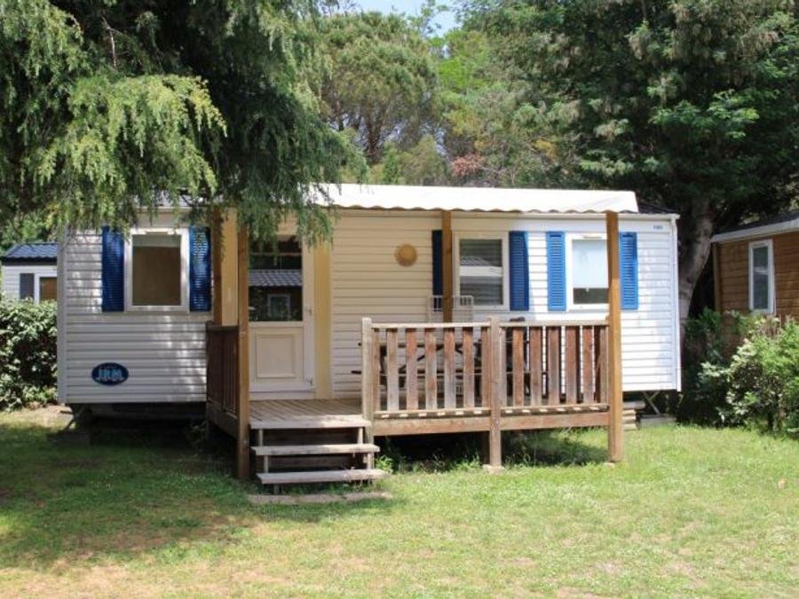 Camping Pas Cher vous présente avec son site Officiel campingpascher.fr, le Camping Les Casteillets classé 3 étoiles, situé sur la commune de Saint Jean Pla De Corts dans le département Pyrénées-orientales (Languedoc Roussillon) en France. Le camping Les Casteillets, vous présente un hébergement de type mobil-home de 24 m² pour 1 personne et télévision. Le camping Les Casteillets vous propose du sam. 13 juin au sam. 20 juin 2026 pour 7 nuits à 385€. Cette location propose 28 dates différentes pour réserver votre séjour. Découvrez également les 6 autres gammes d'hébergements du camping. Les Avis clients pour le Camping Les Casteillets sont excellents avec une note moyenne de 8 sur 10. LacMerRivière, Piscine chauffée, Piscine extérieure, Animation enfants, Animations familiales, Aire de jeux enfants, Canyoning, Escalade, Golf, Ping-pong, Pétanque, Rafting, Randonnée, Sports nautiques, Structure gonflable enfants, Terrain de football, Terrain de volley-ball, Terrain multisports, Trampoline, Bar, Plats à emporter, Restaurant, Snack/Bar, Supermarché, Épicerie,... En savoir plus : cliquez-ICI.