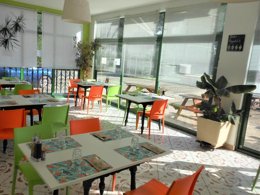 Camping Pas Cher vous présente avec son site Officiel campingpascher.fr, le Camping Les Casteillets classé 3 étoiles, situé sur la commune de Saint Jean Pla De Corts dans le département Pyrénées-orientales (Languedoc Roussillon) en France. Le camping Les Casteillets, vous présente un hébergement de type chalet de 17 m² pour 2 personnes. Le camping Les Casteillets vous propose du vendredi 15 mai au vendredi 22 mai 2026 pour 7 nuits à 230€. Cette location propose 53 dates différentes pour réserver votre séjour. Découvrez également les 8 autres gammes d'hébergements du camping. Les Avis clients pour le Camping Les Casteillets sont excellents avec une note moyenne de 8 sur 10. LacMerRivière, Piscine chauffée, Piscine extérieure, Animation enfants, Animations familiales, Aire de jeux enfants, Canyoning, Escalade, Golf, Ping-pong, Pétanque, Rafting, Randonnée, Sports nautiques, Structure gonflable enfants, Terrain de football, Terrain de volley-ball, Terrain multisports, Trampoline, Bar, Plats à emporter, Restaurant, Snack/Bar, Supermarché, Épicerie,... En savoir plus : cliquez-ICI.