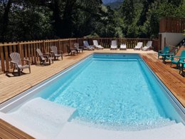 Camping Pas Cher vous présente avec son site Officiel campingpascher.fr, le Camping Les Cerisiers classé 2 étoiles, situé sur la commune de Vernet Les Bains dans le département Pyrénées-orientales (Languedoc Roussillon) en France. Le camping Les Cerisiers vous propose un hébergement de type mobil-home de 27 m². Cet hébergement propose plus de 43 dates différentes pour réserver ! Pour dévouvrir la période la moins chère, consultez la rubrique 'Tarifs' et sélectionnez votre mois de départ. L'établissement vous propose 8 autres types d'hébergements. Découvrez tous nos séjours à petits prix dans la commune et aux alentours de Vernet Les Bains du département : Pyrénées-orientales (Languedoc Roussillon). Les Avis clients pour le Camping Les Cerisiers sont excellents avec une note moyenne de 9 sur 10. Piscine chauffée, Piscine extérieure, Aire de jeux enfants, Ping-pong, Pétanque, Randonnée, Dépôt de pain, Snack/Bar, Supermarché, Épicerie,... En savoir plus : cliquez-ICI.