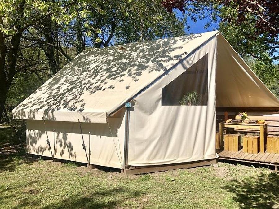 Camping Pas Cher vous présente avec son site Officiel campingpascher.fr, le Camping L'eau Vive classé 3 étoiles, situé sur la commune de Vernet Les Bains dans le département Pyrénées-orientales (Languedoc Roussillon) en France. Le camping L'eau Vive, vous présente un hébergement de type tente de 17 m² pour 2 personnes. Le camping L'eau Vive vous proposeun séjour PAS CHER avec une REMISEdu sam. 04 juillet au sam. 11 juillet 2026, en promotion à -35% pour 7 nuits à 370,50 € au lieu de 570,0 € soit une Économie de 199,50 €. Cette location propose 84 dates différentes pour réserver votre séjour. Découvrez également les 10 autres gammes d'hébergements du camping. Les Avis clients pour le Camping L'eau Vive sont excellents avec une note moyenne de 9 sur 10. Rivière, Piscine chauffée, Piscine extérieure, Animations familiales, Aire de jeux enfants, Baby-foot, Cyclisme, Ping-pong, Pétanque, Randonnée, Terrain de beach-volley, Terrain de volley-ball, Terrain multisports, Trampoline, Bar, Plats à emporter, Restaurant,... En savoir plus : cliquez-ICI.