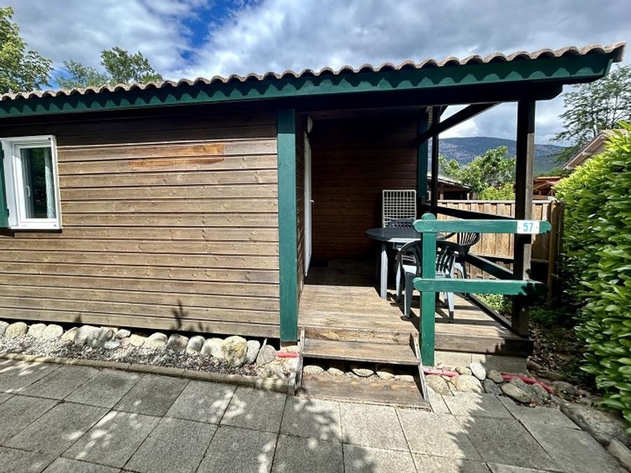 Camping Pas Cher vous présente avec son site Officiel campingpascher.fr, le Camping L'eau Vive classé 3 étoiles, situé sur la commune de Vernet Les Bains dans le département Pyrénées-orientales (Languedoc Roussillon) en France. Le camping L'eau Vive, vous présente un hébergement de type chalet de 20 m² pour 1 personne. Le camping L'eau Vive vous propose du sam. 11 juillet au sam. 18 juillet 2026, en promotion à -15% pour 7 nuits à 510 € au lieu de 600,0 € soit une Économie de 90 €. Cette location propose 2 dates différentes pour réserver votre séjour. Découvrez également les 10 autres gammes d'hébergements du camping. Les Avis clients pour le Camping L'eau Vive sont excellents avec une note moyenne de 9 sur 10. Rivière, Piscine chauffée, Piscine extérieure, Animations familiales, Aire de jeux enfants, Baby-foot, Cyclisme, Ping-pong, Pétanque, Randonnée, Terrain de beach-volley, Terrain de volley-ball, Terrain multisports, Trampoline, Bar, Plats à emporter, Restaurant,... En savoir plus : cliquez-ICI.