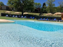 Camping Pas Cher vous présente avec son site Officiel campingpascher.fr, le Camping L'eau Vive classé 3 étoiles, situé sur la commune de Vernet Les Bains dans le département Pyrénées-orientales (Languedoc Roussillon) en France. Le camping L'eau Vive, vous présente un hébergement de type tente de 17 m² pour 2 personnes. Le camping L'eau Vive vous proposeun séjour PAS CHER avec une REMISEdu sam. 04 juillet au sam. 11 juillet 2026, en promotion à -35% pour 7 nuits à 370,50 € au lieu de 570,0 € soit une Économie de 199,50 €. Cette location propose 84 dates différentes pour réserver votre séjour. Découvrez également les 10 autres gammes d'hébergements du camping. Les Avis clients pour le Camping L'eau Vive sont excellents avec une note moyenne de 9 sur 10. Rivière, Piscine chauffée, Piscine extérieure, Animations familiales, Aire de jeux enfants, Baby-foot, Cyclisme, Ping-pong, Pétanque, Randonnée, Terrain de beach-volley, Terrain de volley-ball, Terrain multisports, Trampoline, Bar, Plats à emporter, Restaurant,... En savoir plus : cliquez-ICI.